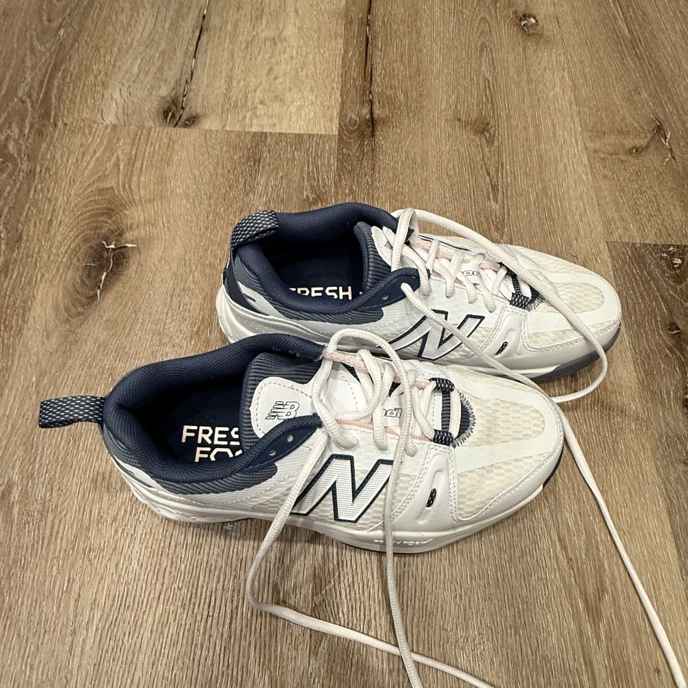 New Balance Tennis Pickleball Shoes Women's 8 WIDE